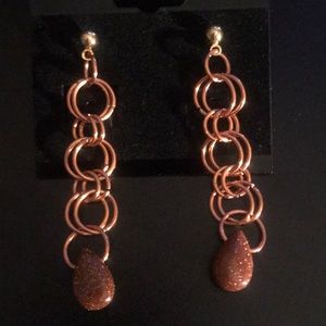 Chain copper wire Goldstone teardrop earrings.